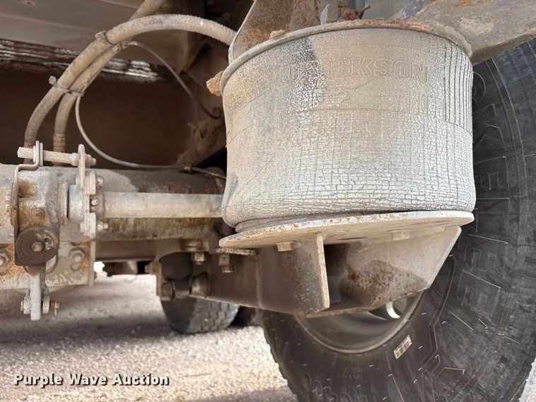 image for item YA3451 2013 Peerless CH-44-2A double pump cement trailer
