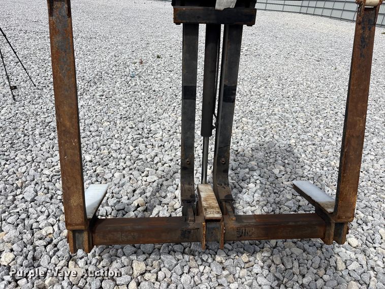 image for item YA3512 2006 Sterling L9500 crane truck