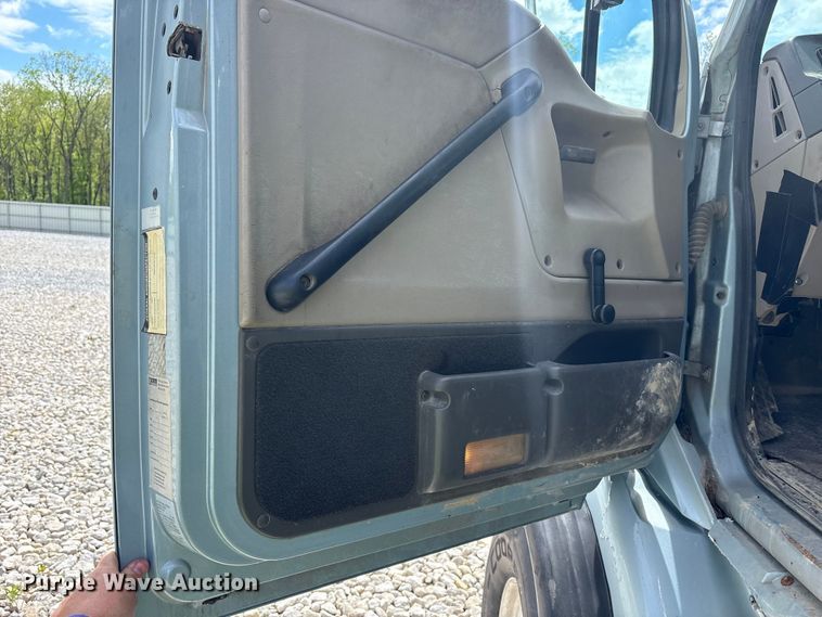 image for item YA3512 2006 Sterling L9500 crane truck