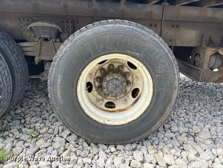 image for item YA3512 2006 Sterling L9500 crane truck
