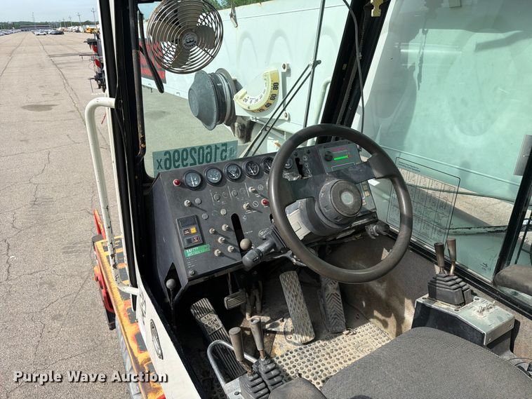 image for item YA3552 2012 Link-Belt RTC8030 crane