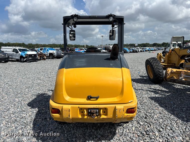 image for item YA3622 2021 John Deere 204L compact wheel loader