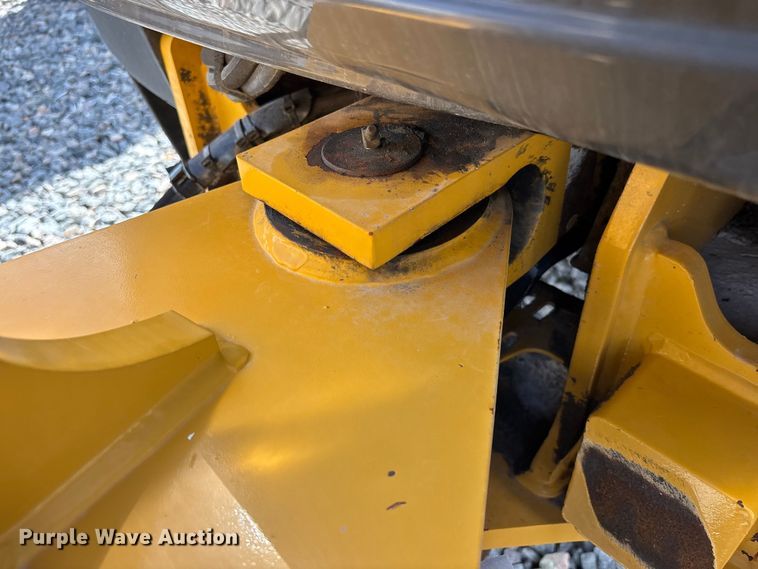 image for item YA3622 2021 John Deere 204L compact wheel loader