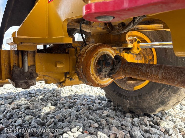 image for item YA3622 2021 John Deere 204L compact wheel loader
