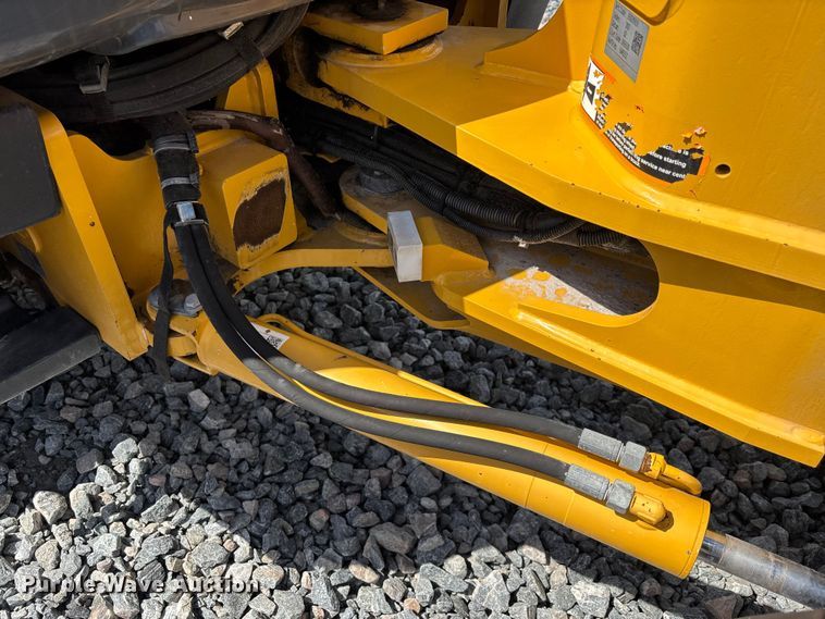 image for item YA3622 2021 John Deere 204L compact wheel loader
