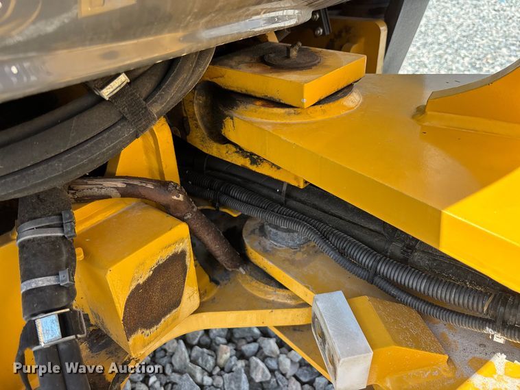 image for item YA3622 2021 John Deere 204L compact wheel loader