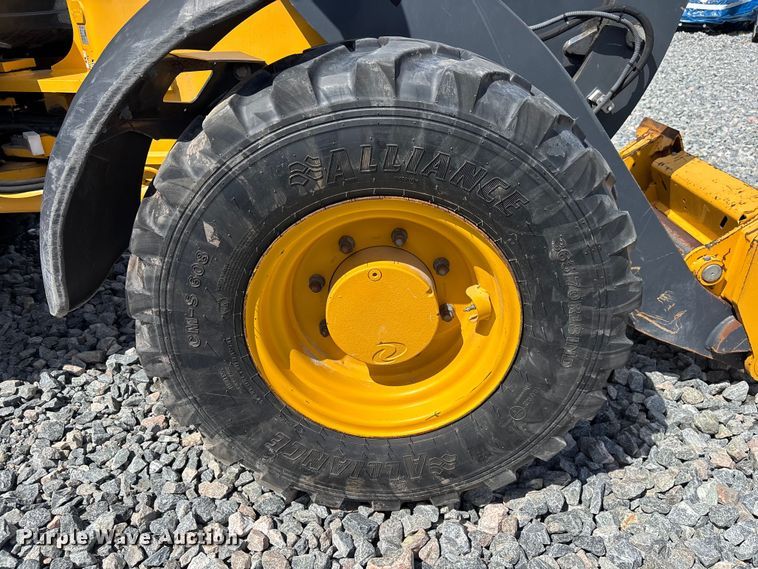 image for item YA3622 2021 John Deere 204L compact wheel loader