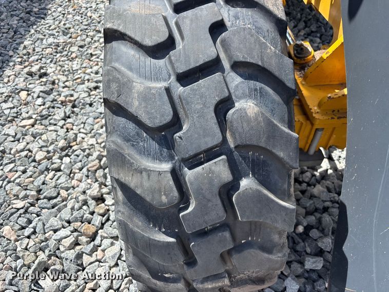 image for item YA3622 2021 John Deere 204L compact wheel loader