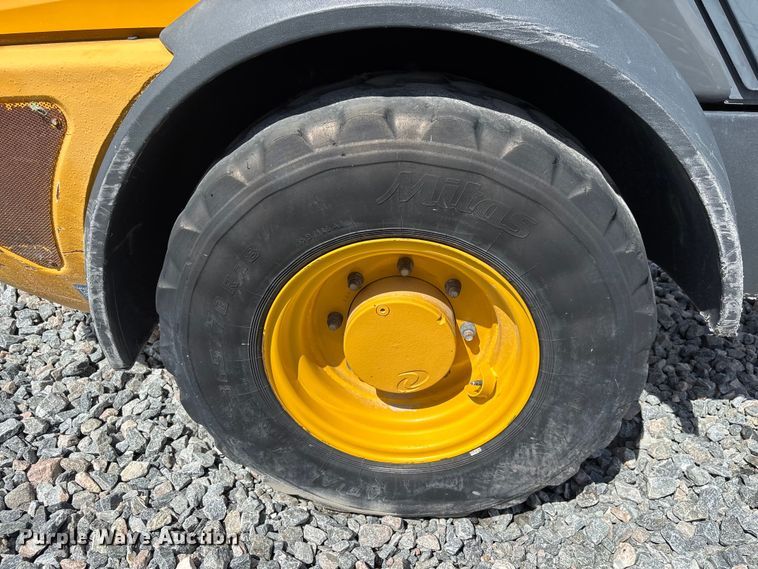 image for item YA3622 2021 John Deere 204L compact wheel loader