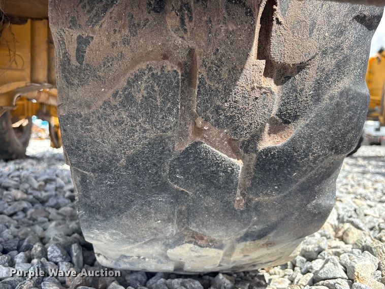 image for item YA3622 2021 John Deere 204L compact wheel loader