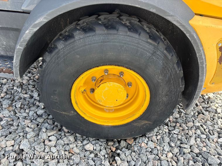 image for item YA3622 2021 John Deere 204L compact wheel loader