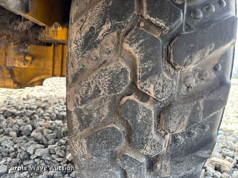 image for item YA3622 2021 John Deere 204L compact wheel loader