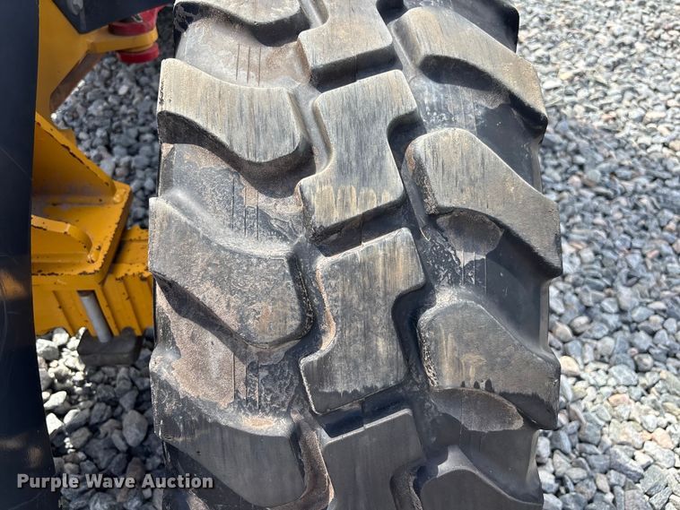 image for item YA3622 2021 John Deere 204L compact wheel loader