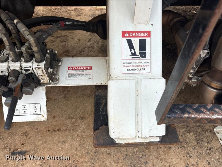 image for item YA3644 2015 Freightliner Business Class M2 forestry bucket truck