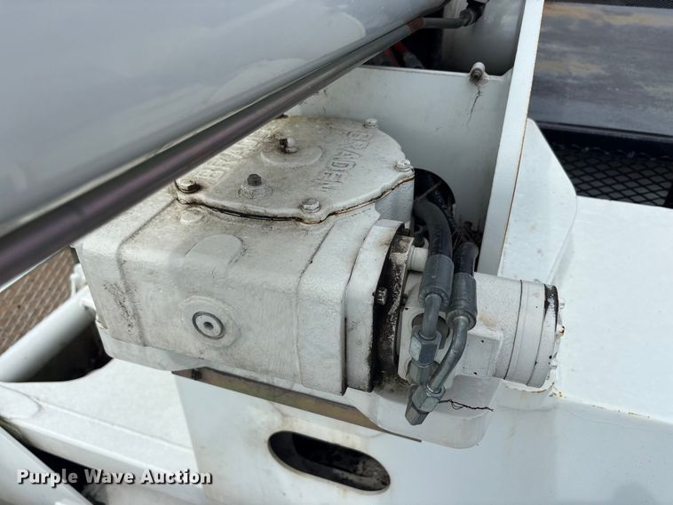 image for item YA3644 2015 Freightliner Business Class M2 forestry bucket truck