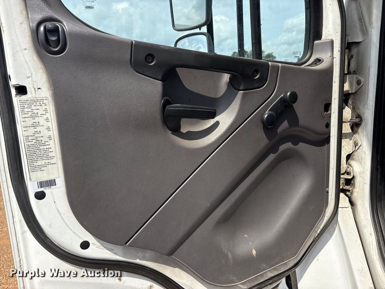 image for item YA3644 2015 Freightliner Business Class M2 forestry bucket truck
