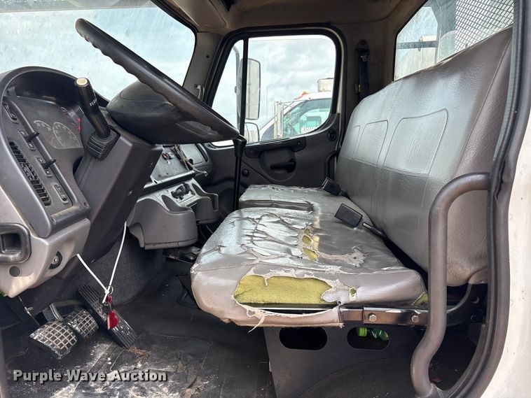 image for item YA3644 2015 Freightliner Business Class M2 forestry bucket truck