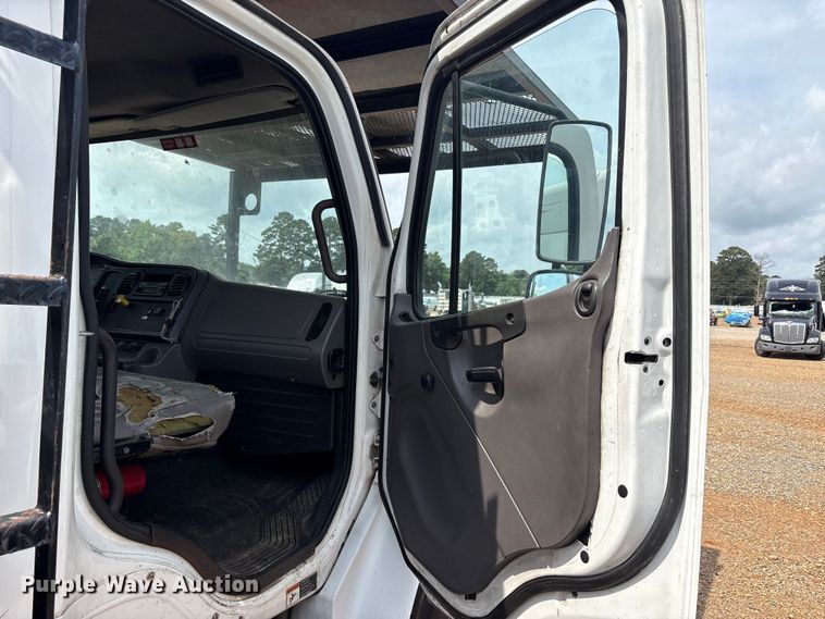 image for item YA3644 2015 Freightliner Business Class M2 forestry bucket truck