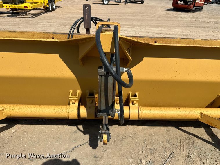 image for item EA4890 Land leveler