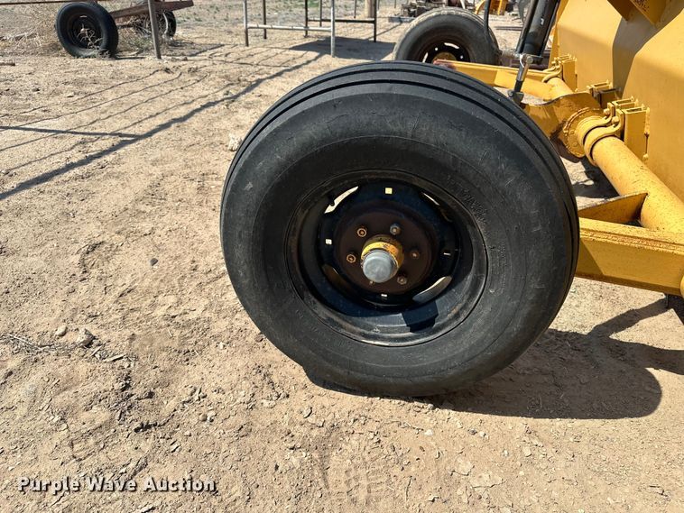 image for item EA4890 Land leveler