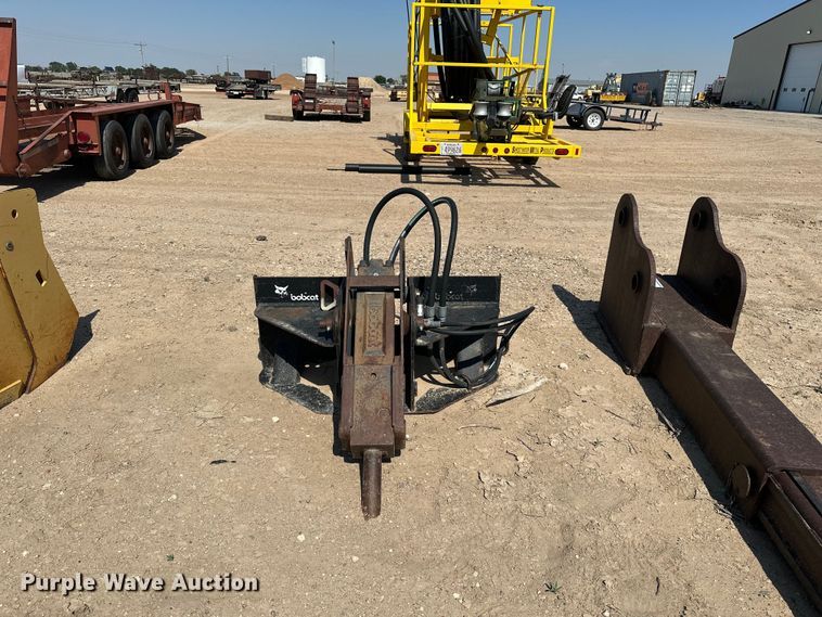 image for item EA4892 Bobcat 2570 skid steer breaker