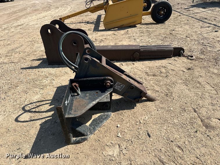 image for item EA4892 Bobcat 2570 skid steer breaker