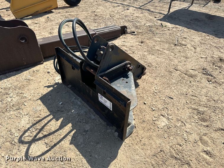 image for item EA4892 Bobcat 2570 skid steer breaker