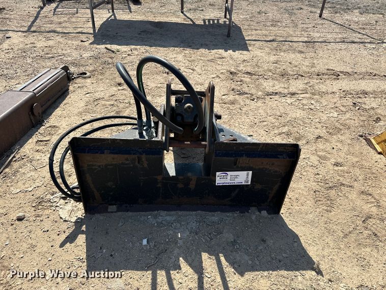 image for item EA4892 Bobcat 2570 skid steer breaker