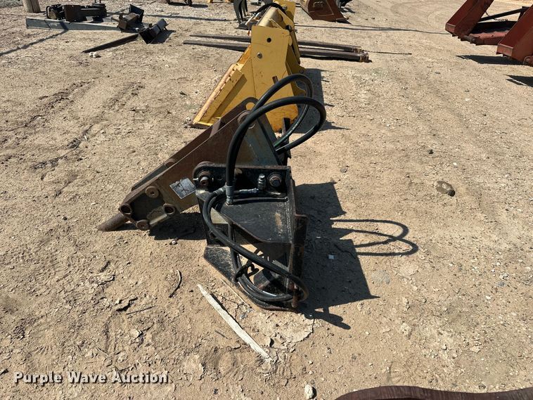 image for item EA4892 Bobcat 2570 skid steer breaker