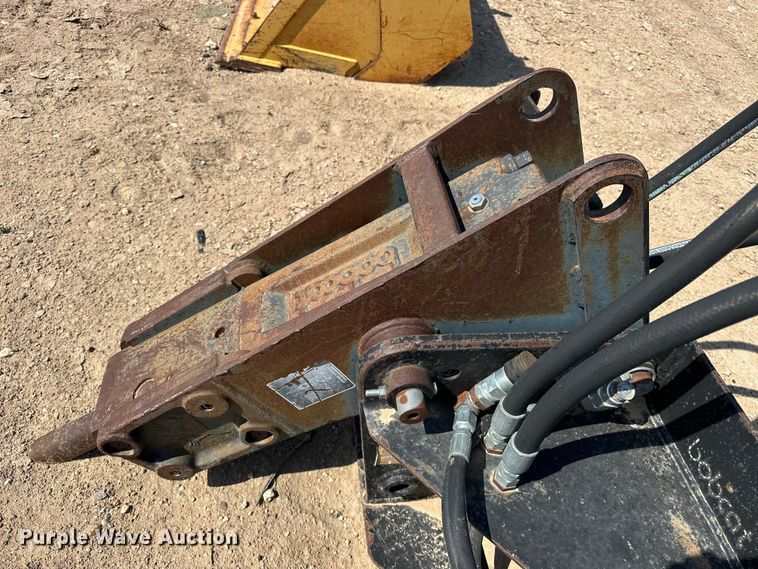 image for item EA4892 Bobcat 2570 skid steer breaker