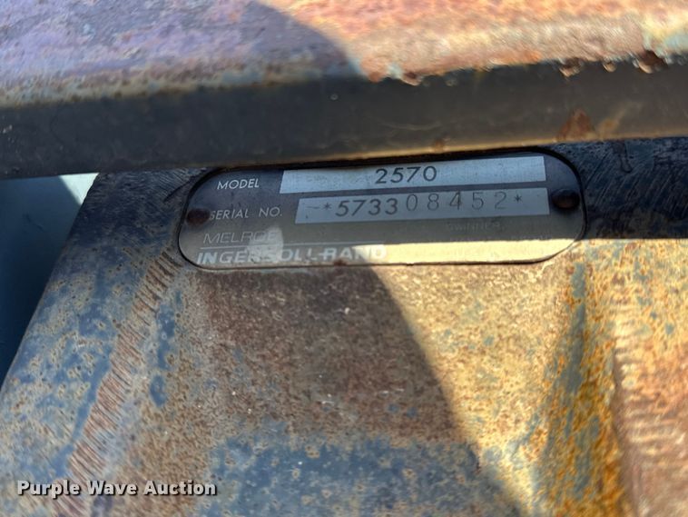 image for item EA4892 Bobcat 2570 skid steer breaker