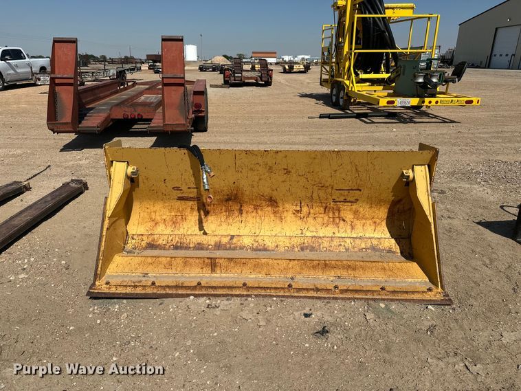 image for item EA4893 John Deere Worksite Pro four-in-one bucket