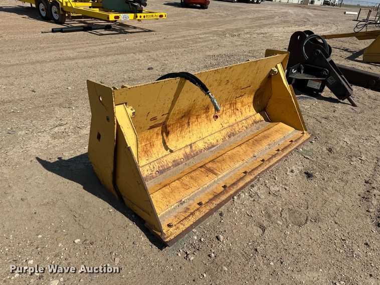 image for item EA4893 John Deere Worksite Pro four-in-one bucket