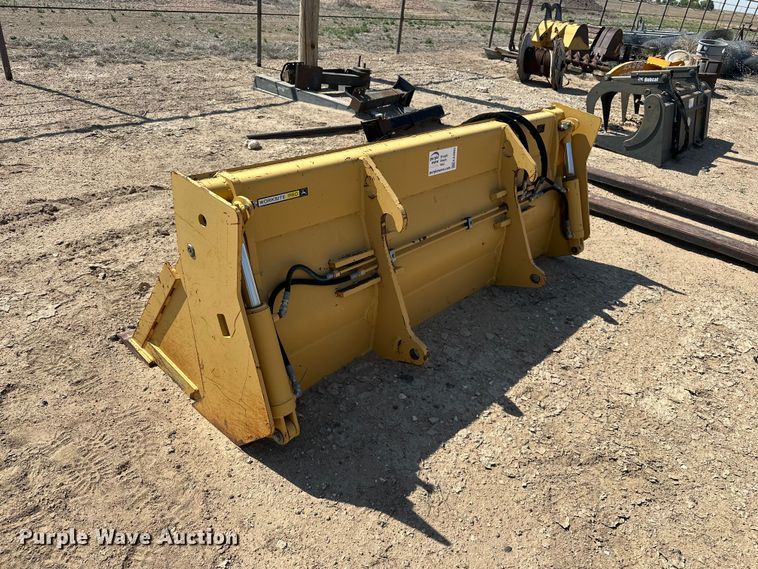 image for item EA4893 John Deere Worksite Pro four-in-one bucket
