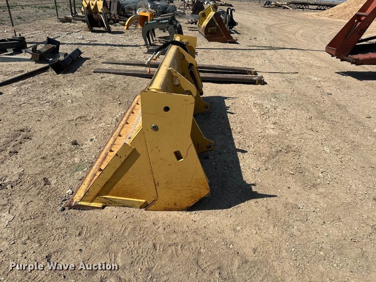image for item EA4893 John Deere Worksite Pro four-in-one bucket