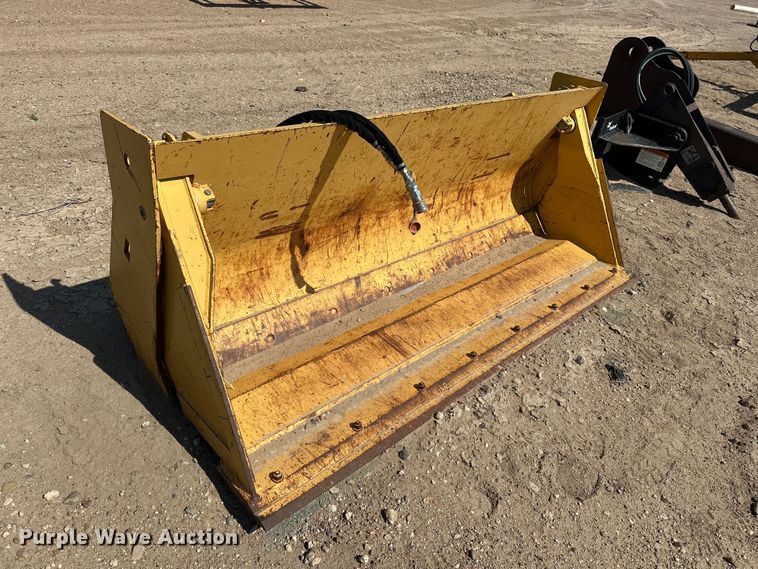 image for item EA4893 John Deere Worksite Pro four-in-one bucket