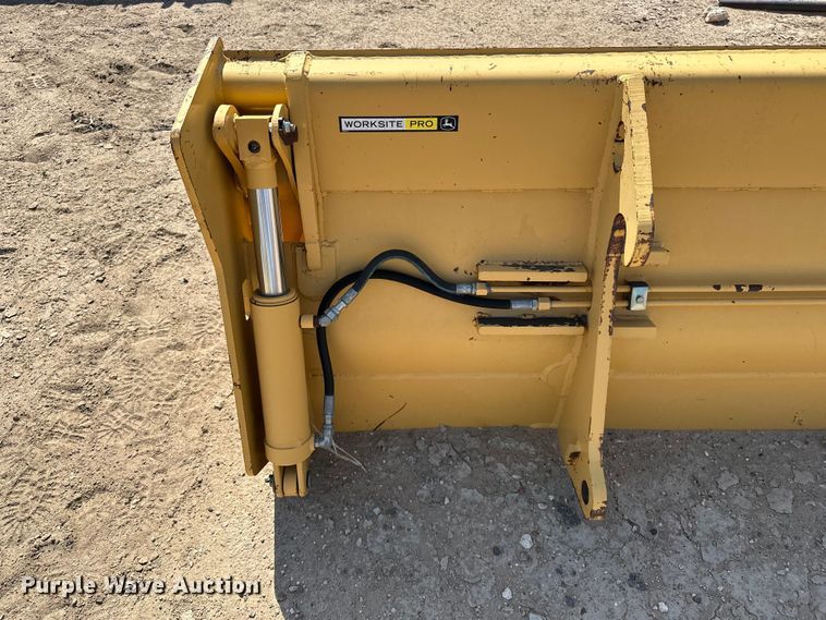 image for item EA4893 John Deere Worksite Pro four-in-one bucket