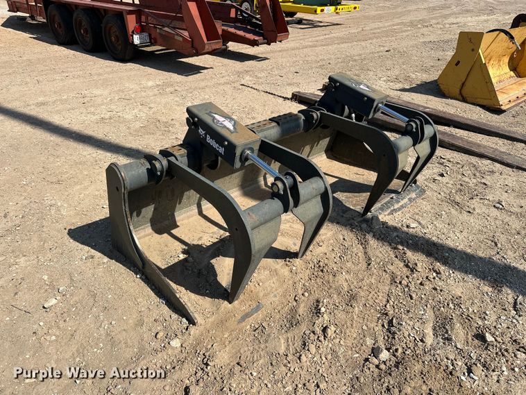 image for item EA4894 2016 Bobcat GRPL80 INDL BKT skid steer grapple bucket