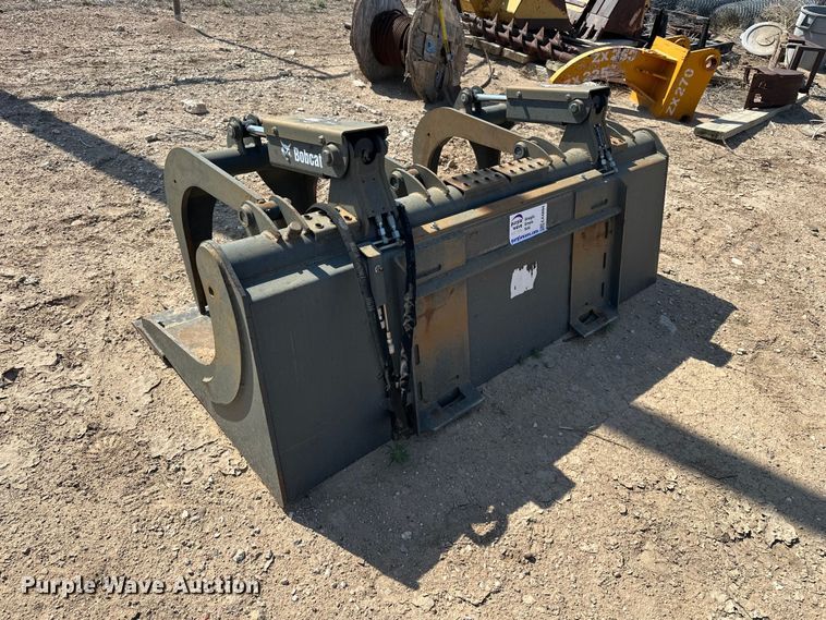 image for item EA4894 2016 Bobcat GRPL80 INDL BKT skid steer grapple bucket