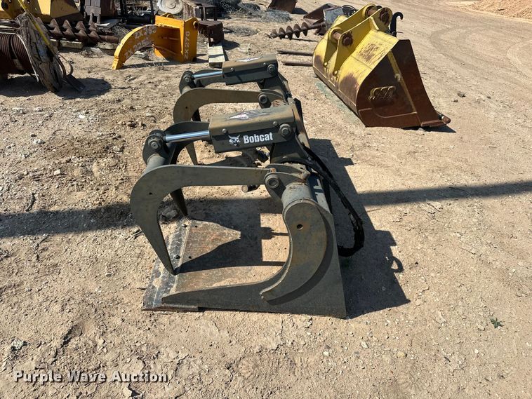 image for item EA4894 2016 Bobcat GRPL80 INDL BKT skid steer grapple bucket