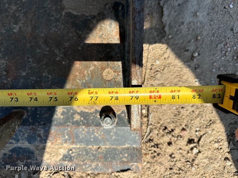 image for item EA4894 2016 Bobcat GRPL80 INDL BKT skid steer grapple bucket