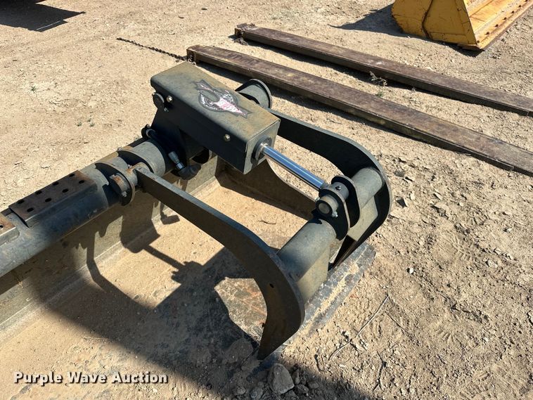 image for item EA4894 2016 Bobcat GRPL80 INDL BKT skid steer grapple bucket