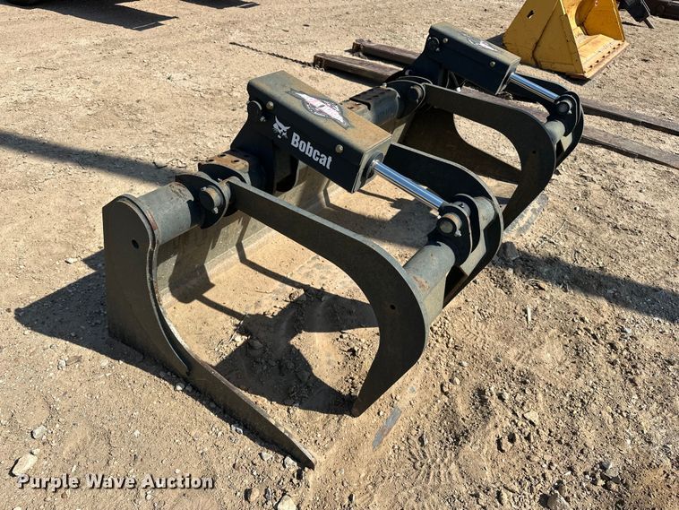 image for item EA4894 2016 Bobcat GRPL80 INDL BKT skid steer grapple bucket