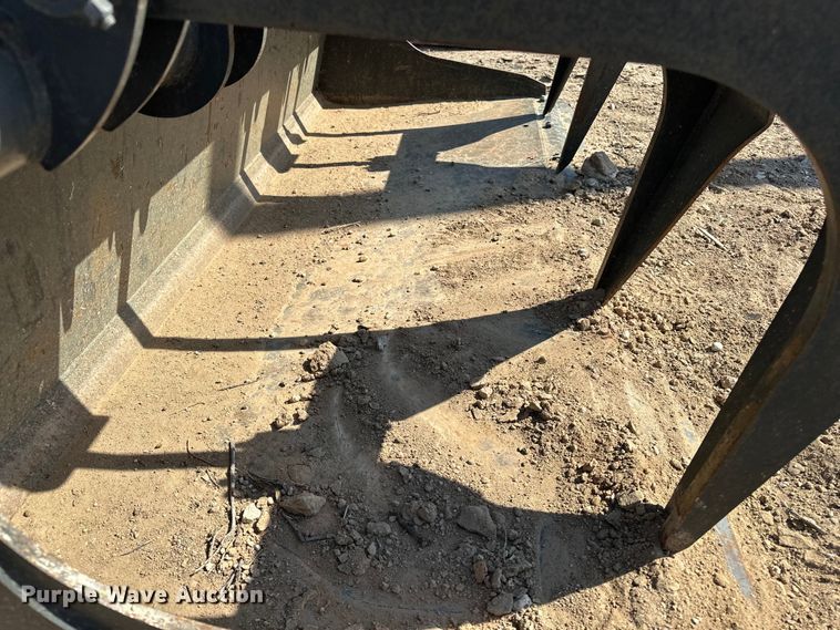 image for item EA4894 2016 Bobcat GRPL80 INDL BKT skid steer grapple bucket