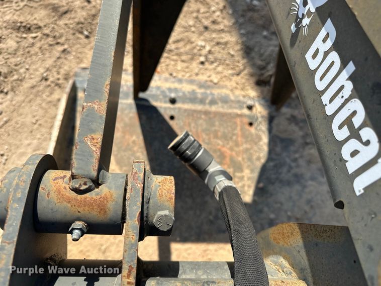 image for item EA4894 2016 Bobcat GRPL80 INDL BKT skid steer grapple bucket