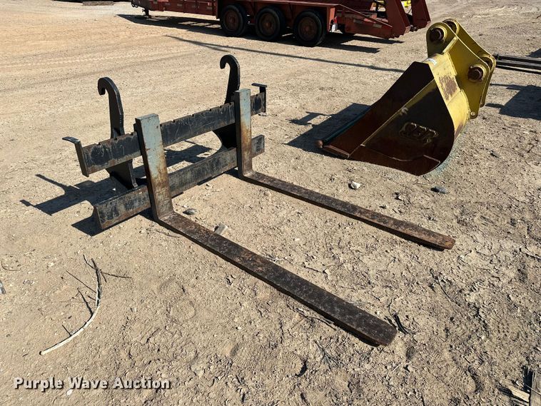 image for item EA4896 John Deere Worksite Pro backhoe forks