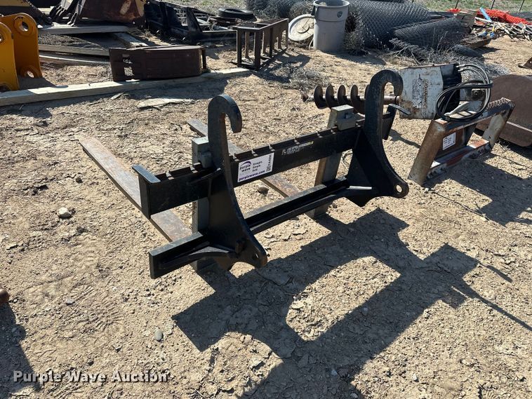 image for item EA4896 John Deere Worksite Pro backhoe forks
