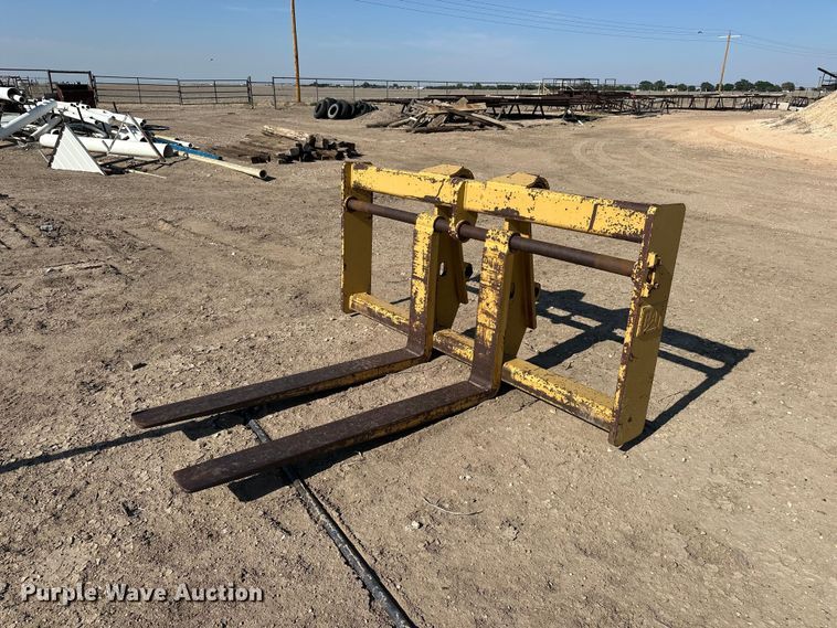image for item EA4898 Caterpillar wheel loader forks