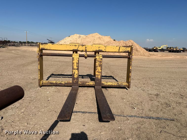 image for item EA4898 Caterpillar wheel loader forks