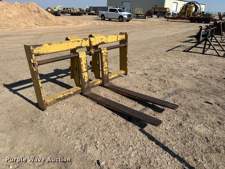 image for item EA4898 Caterpillar wheel loader forks